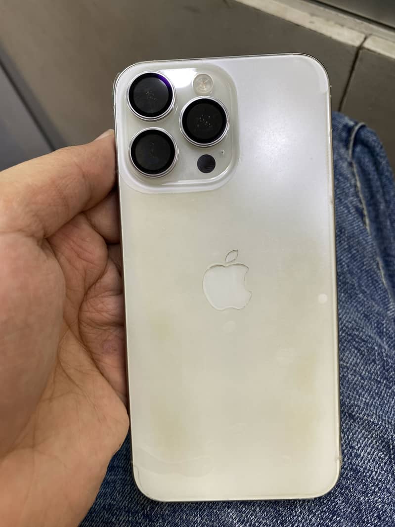 Apple iPhone 15 Pro Max 3