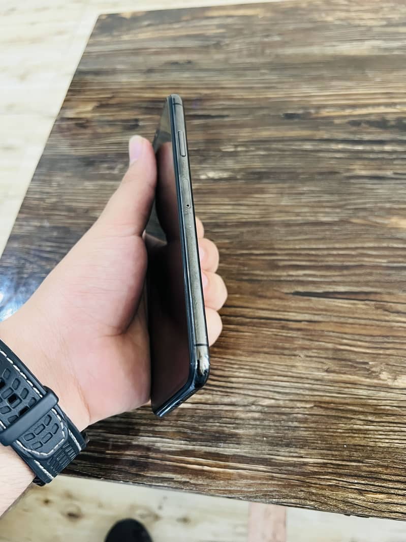 Apple iPhone XS Max 3