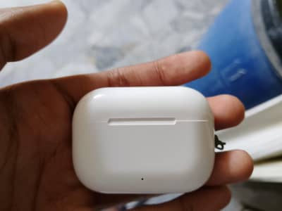 Airpods 2nd generation with magnetic charging case
