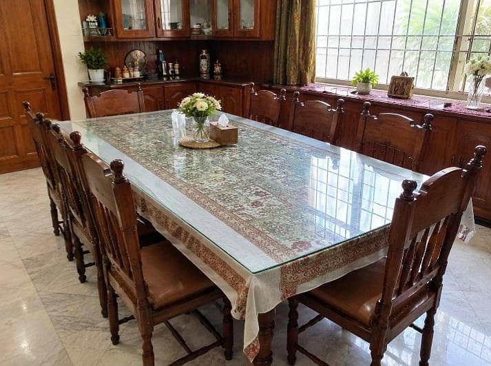 Dining table with 8 chairs 0