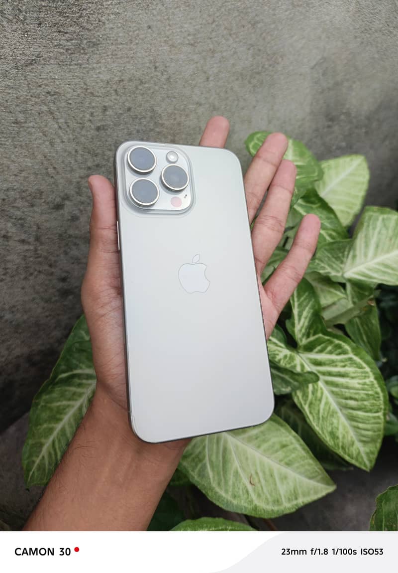 Apple iPhone 15 Pro Max 0