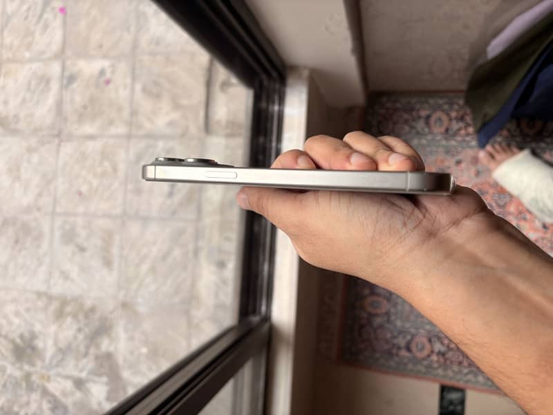 Apple iPhone 15 Pro Max 2