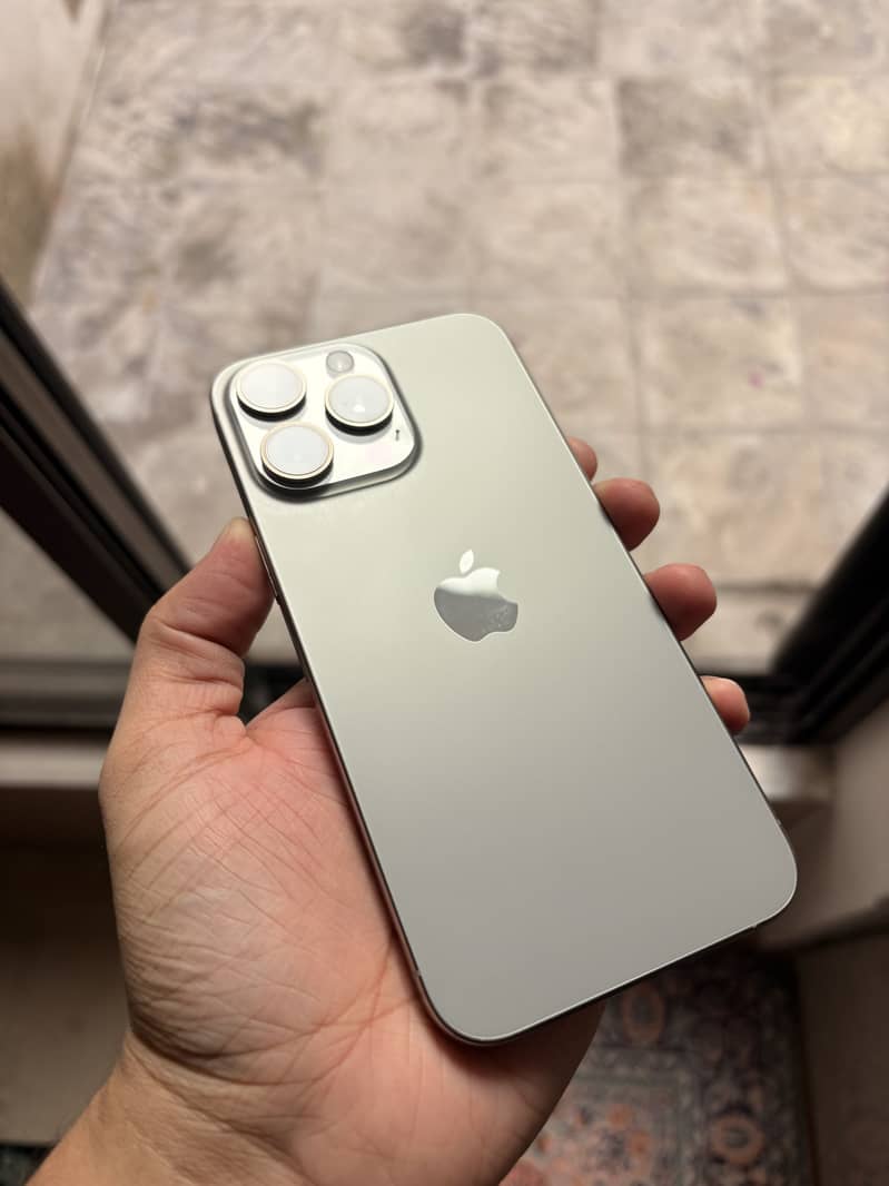 Apple iPhone 15 Pro Max 3