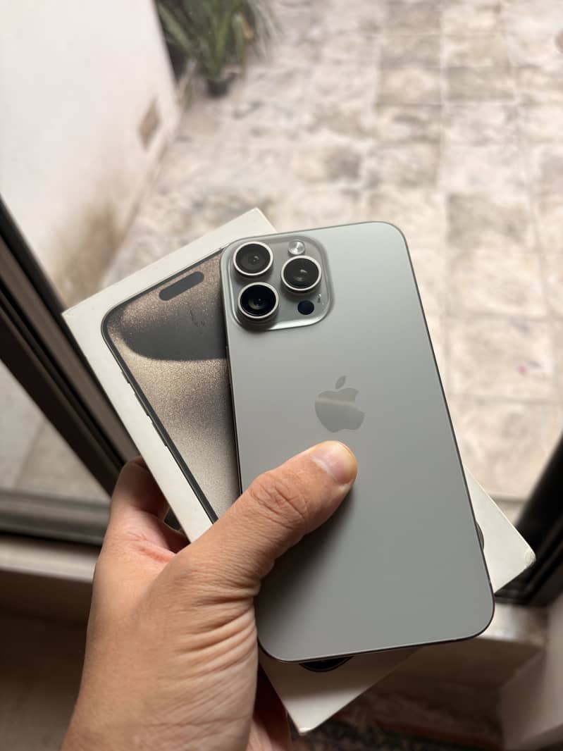 Apple iPhone 15 Pro Max 4