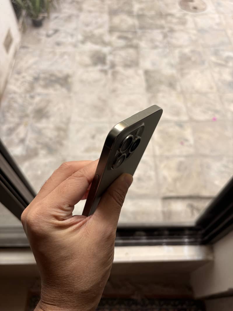 Apple iPhone 15 Pro Max 6