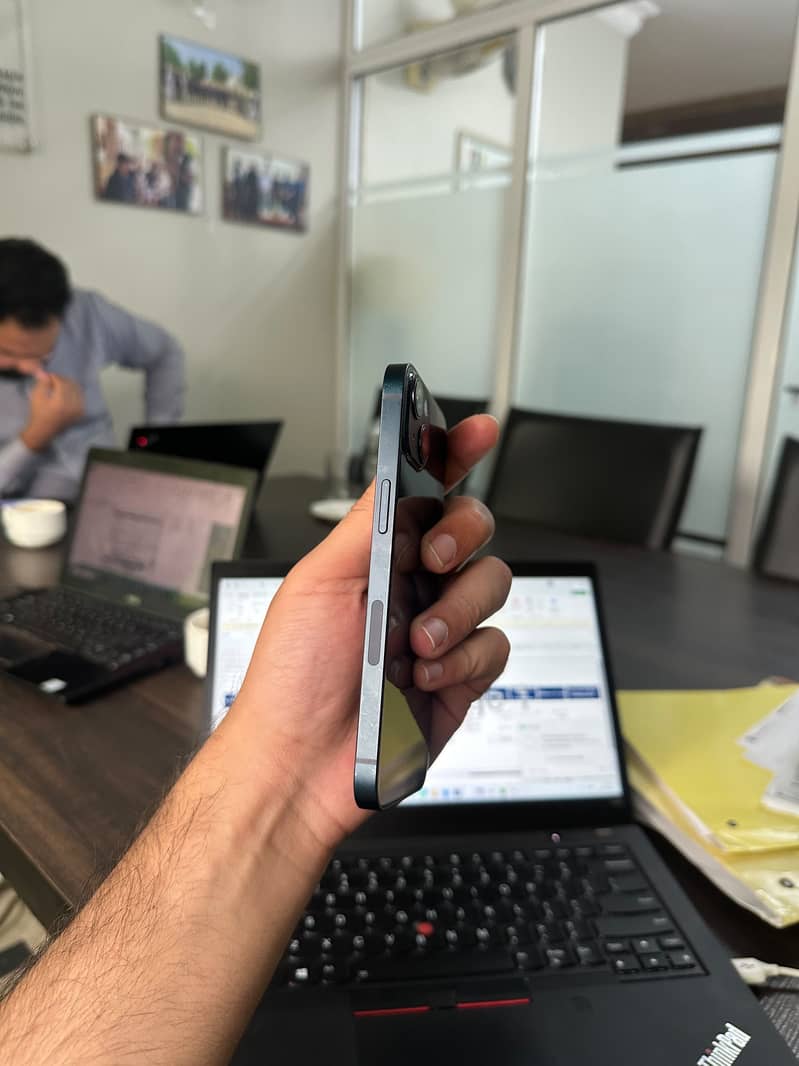 Apple iPhone 13 4