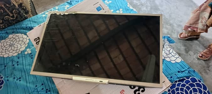 LCD ki screen kharab hai baki sab okay hai