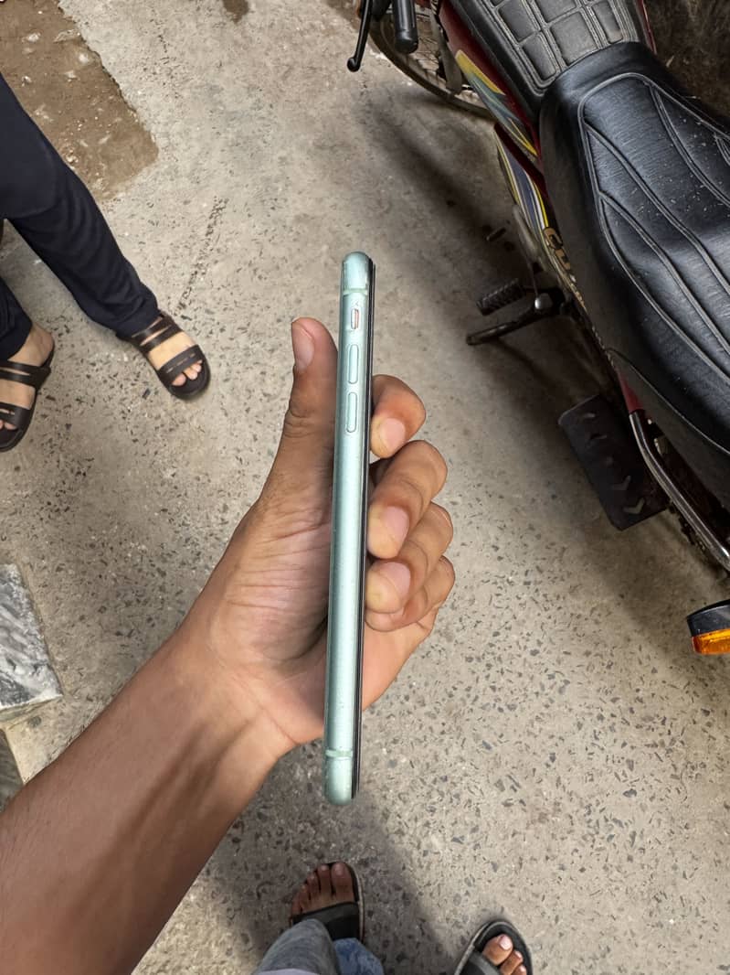 Apple iPhone 11 6