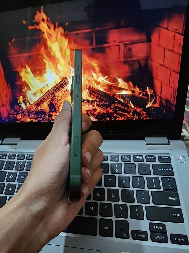 Apple iPhone 13 6