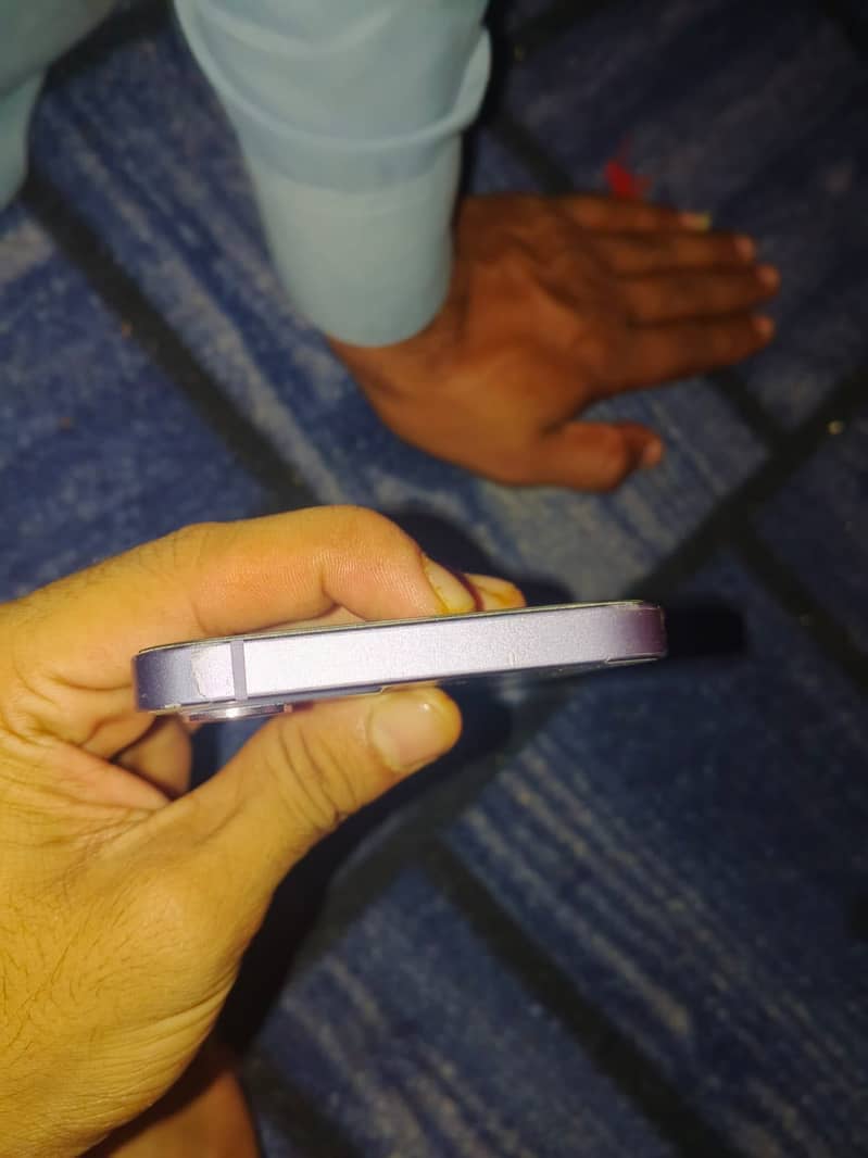 Apple iPhone 12 4