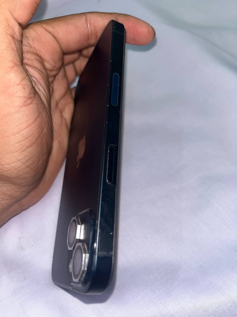 Apple iPhone 13 1