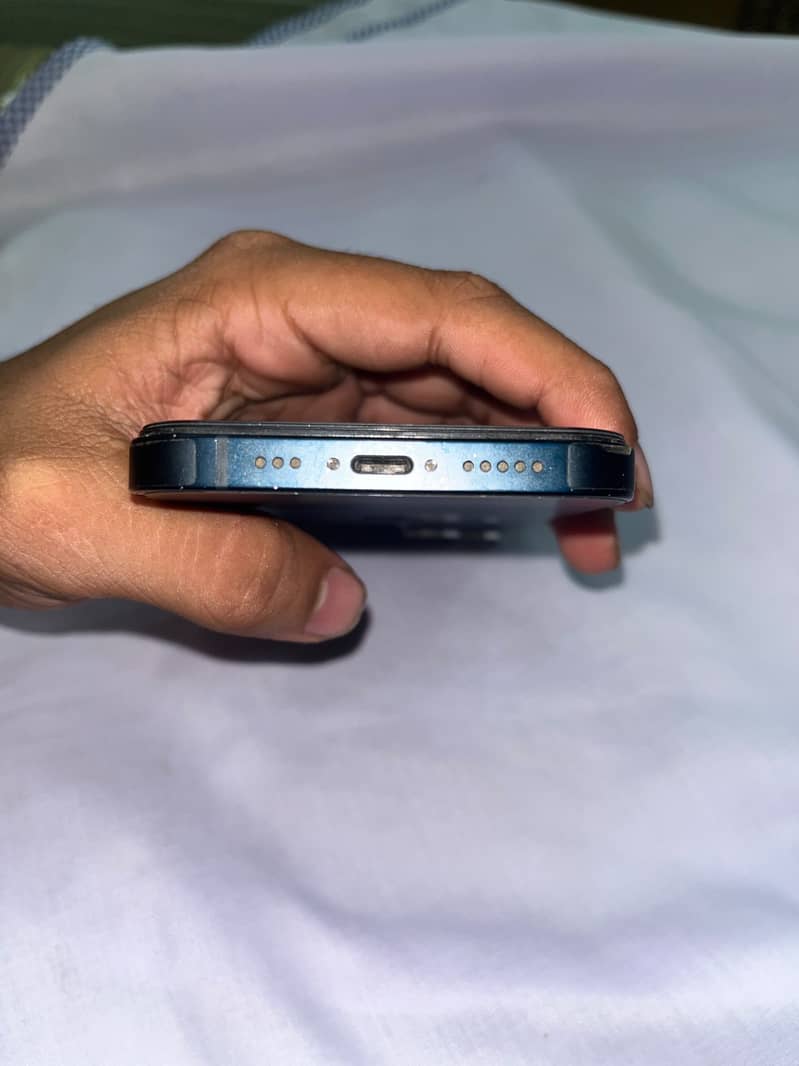 Apple iPhone 13 2