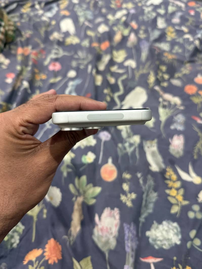 Apple iPhone 17 Pro Max 4