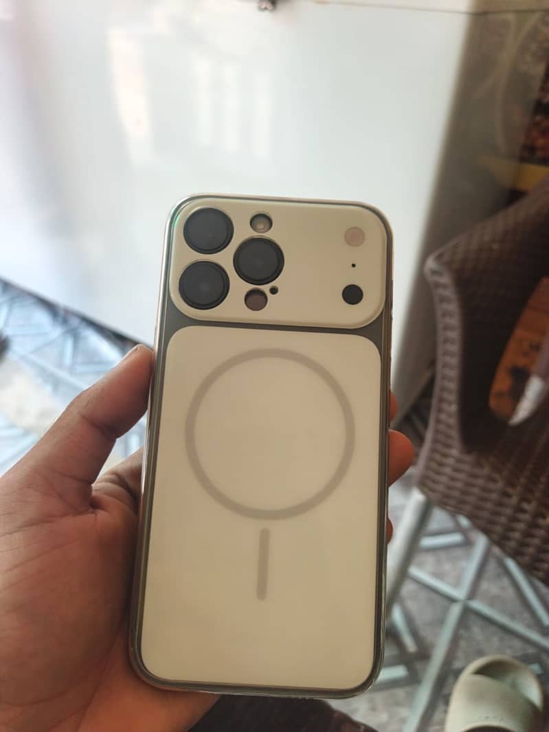 Apple iPhone 14 Pro Max 0