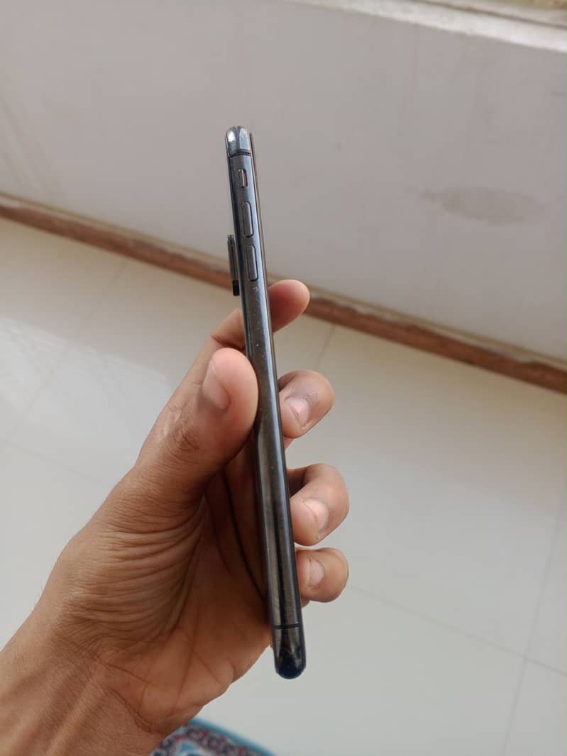 Apple iPhone XS Max 1