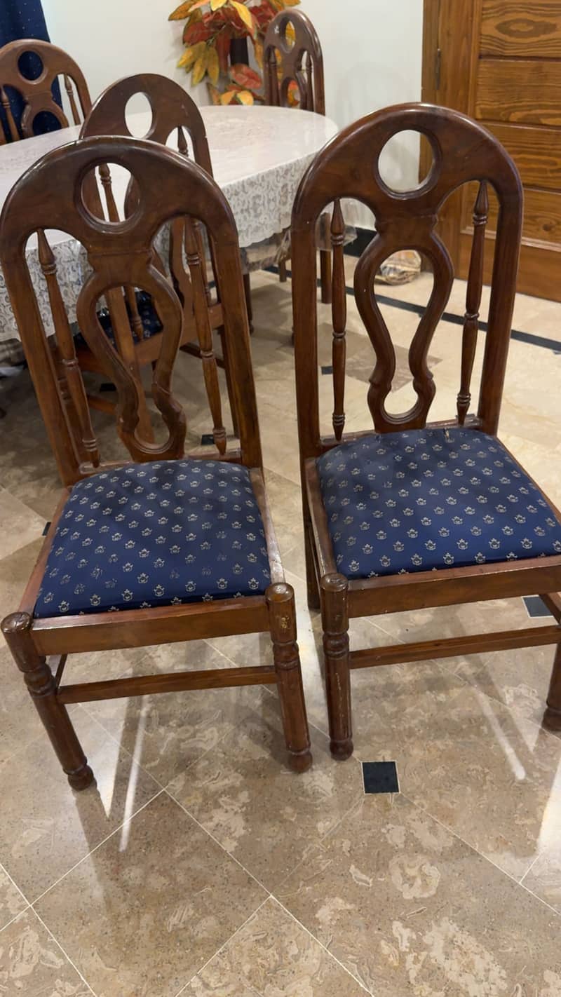 Dinning table with chairs 3