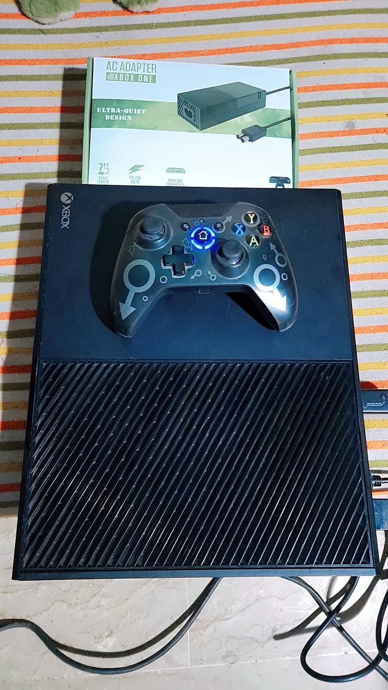 Xbox one with controller or games 0