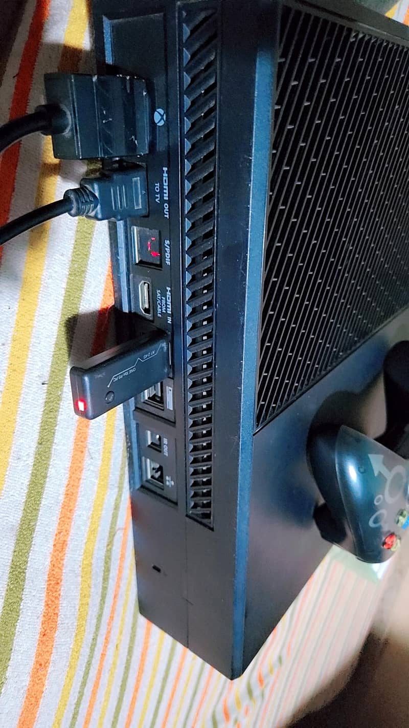 Xbox one with controller or games 3