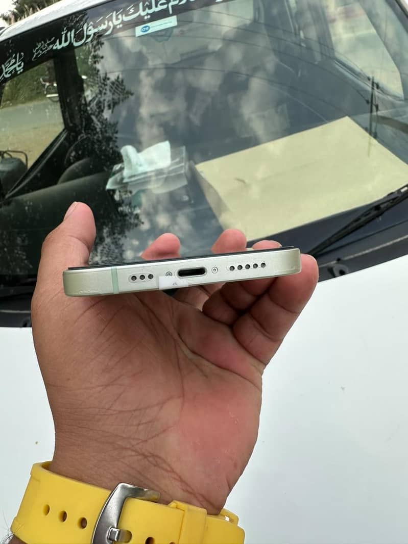 Apple iPhone 12 4