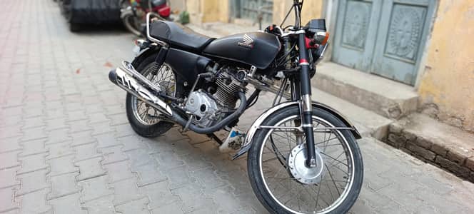 Honda 125cc colour Red used