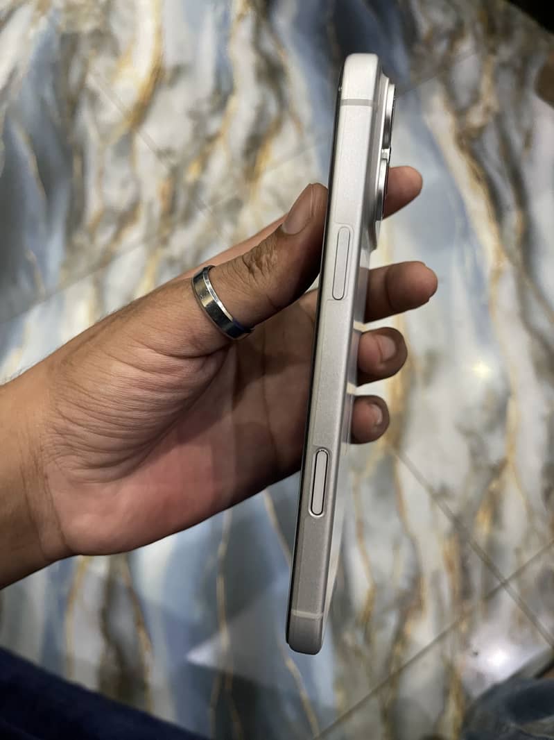 Apple iPhone 17 Pro Max 3