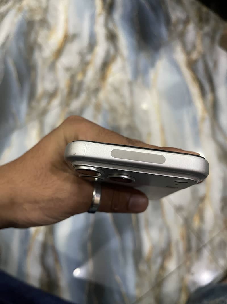 Apple iPhone 17 Pro Max 4