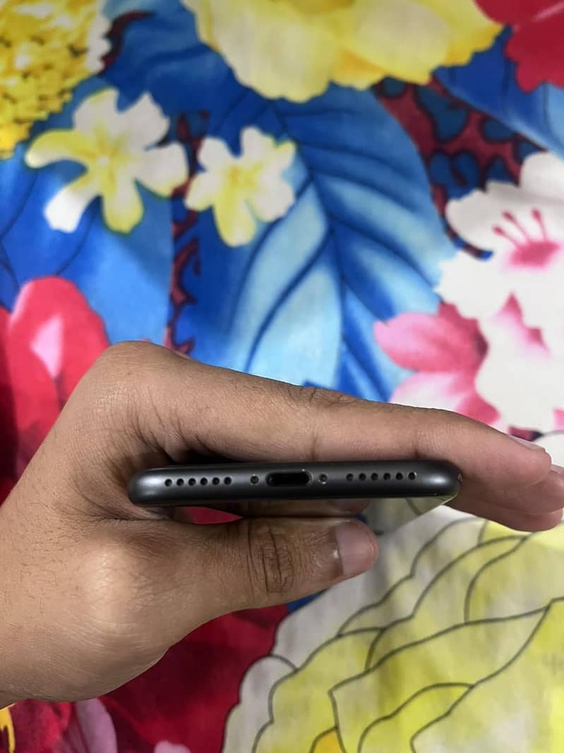 Apple iPhone 8 4