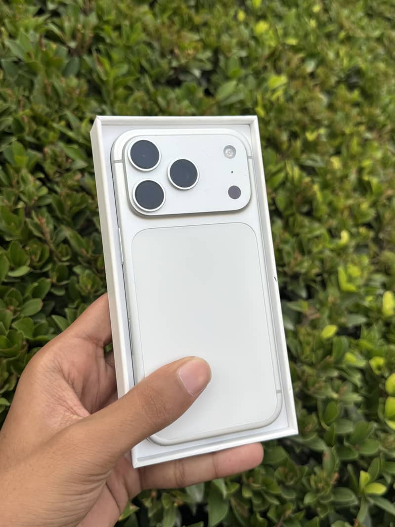 Apple iPhone 17 Pro 1