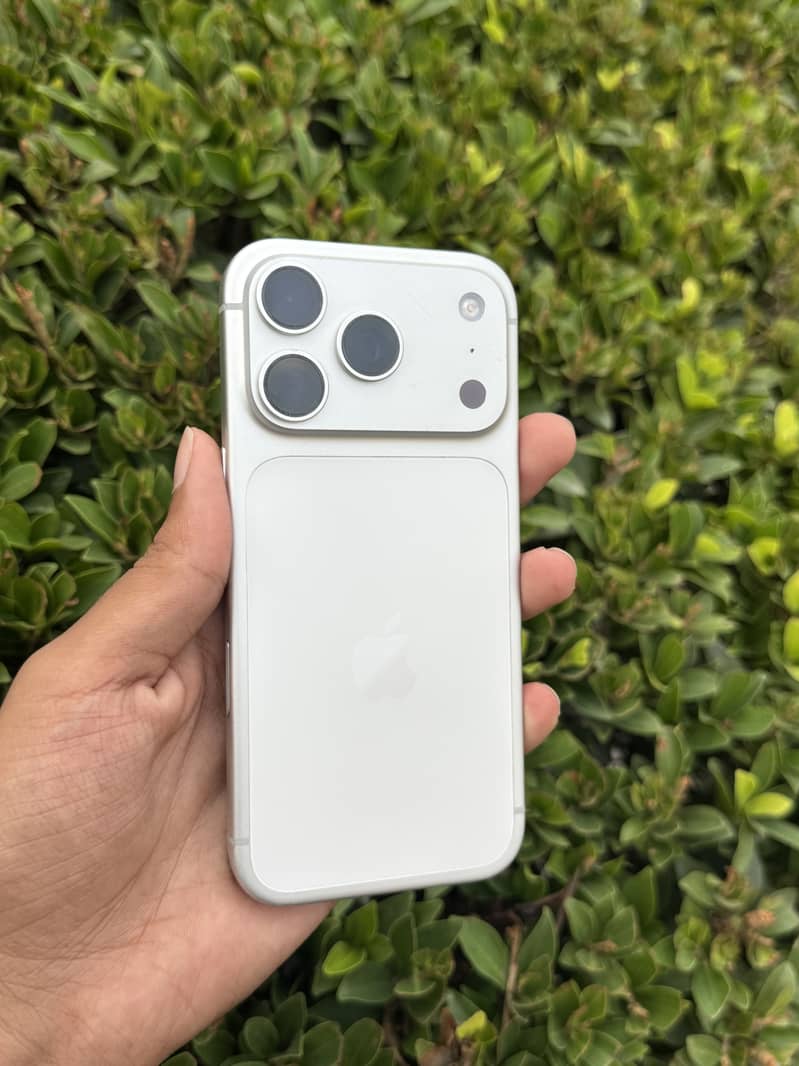 Apple iPhone 17 Pro 8