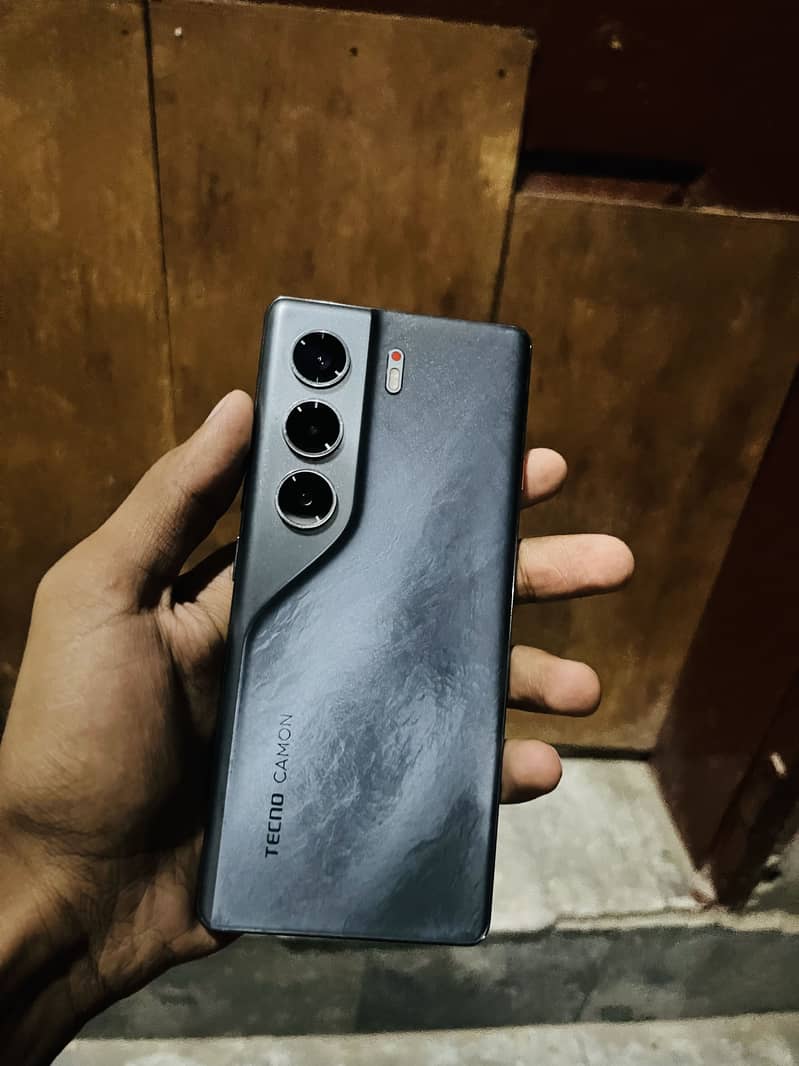Tecno CAMON 40 Pro 0