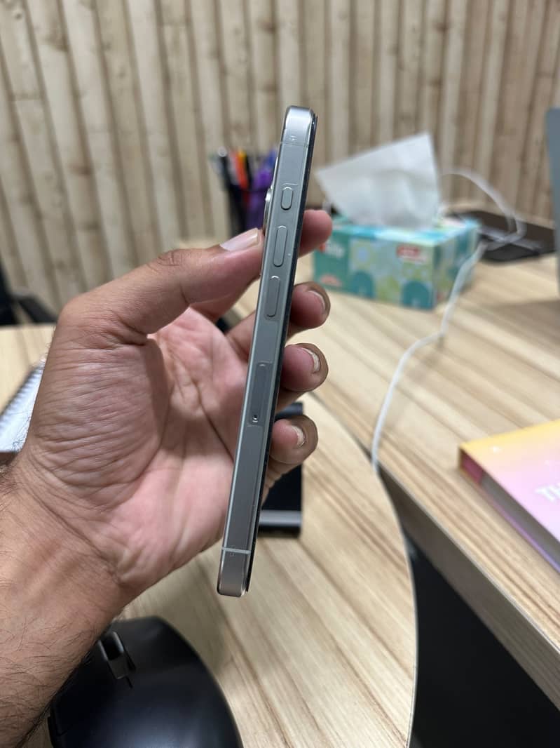 Apple iPhone 15 Pro 1