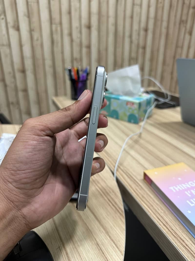 Apple iPhone 15 Pro 2