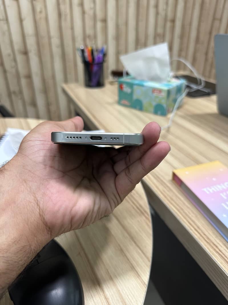 Apple iPhone 15 Pro 4