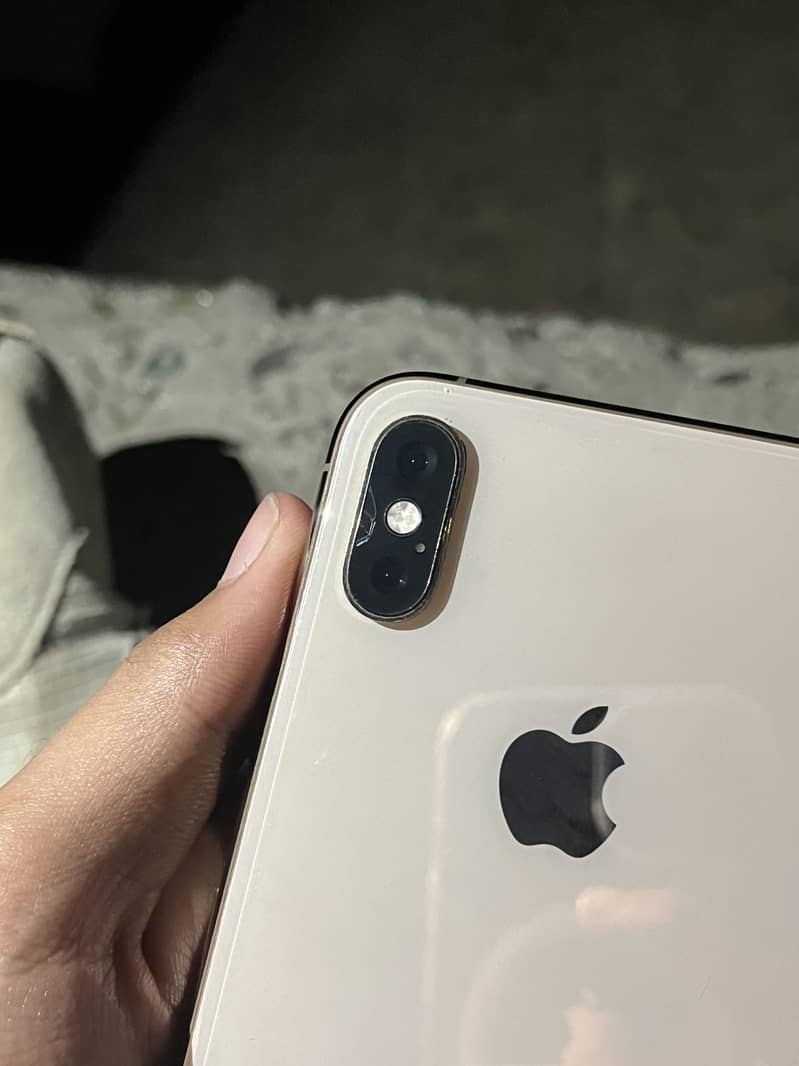 Apple iPhone XS 4