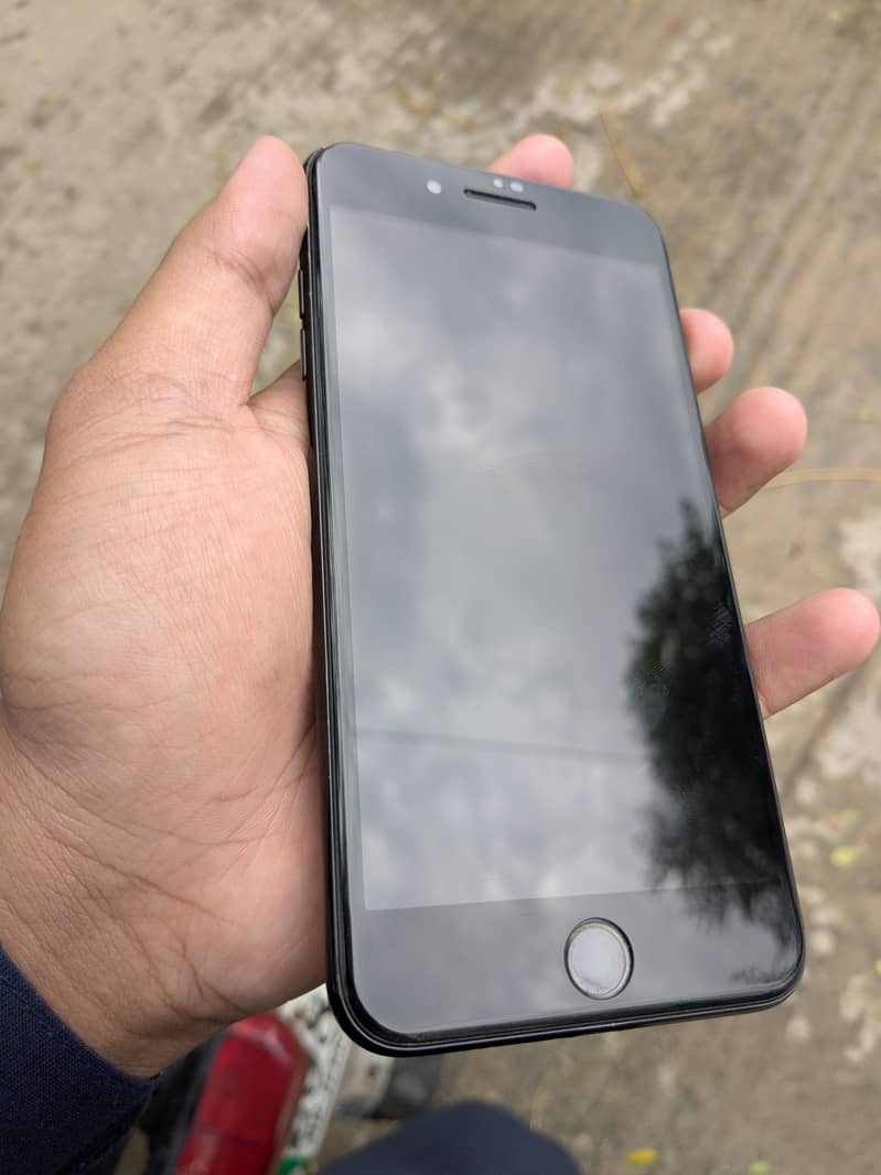 Apple iPhone 7 Plus 1