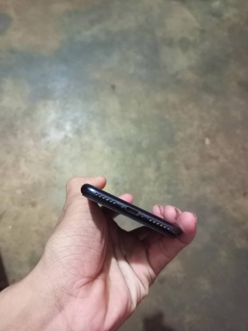Apple iPhone SE 6