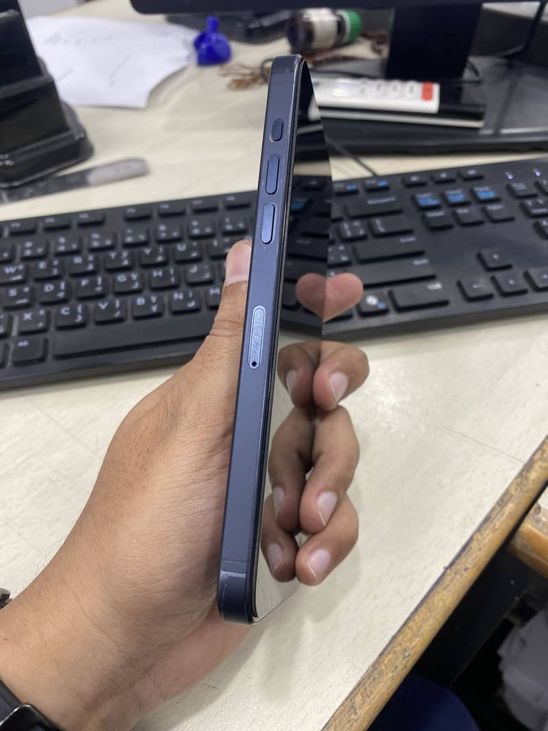 iPhone 15 Pro Max 3