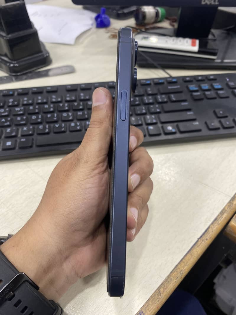 iPhone 15 Pro Max 5