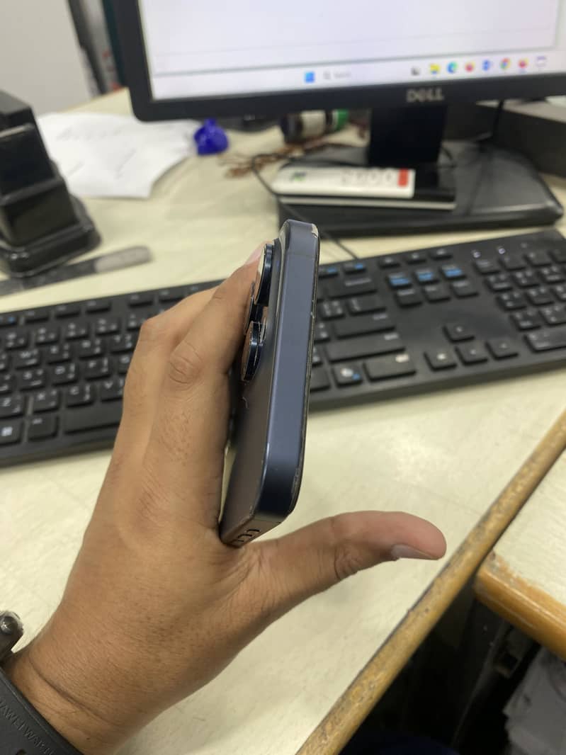iPhone 15 Pro Max 6