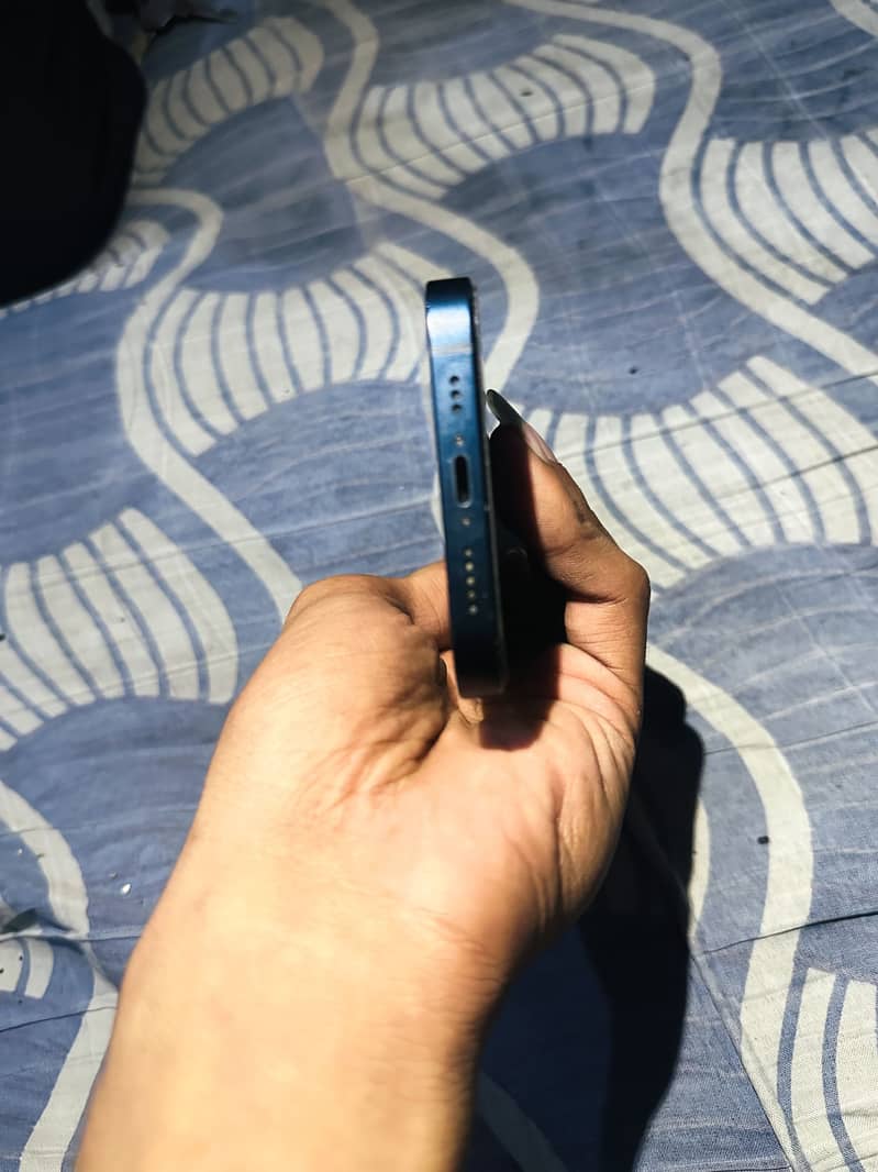 Apple iPhone 13 1