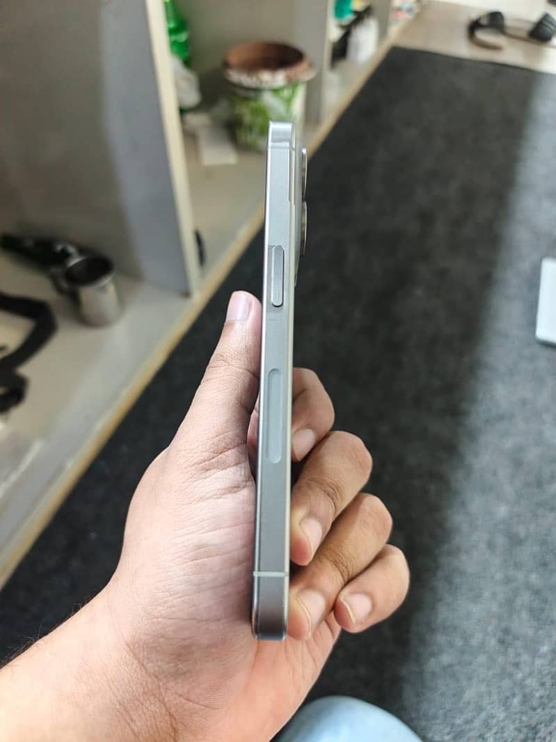 Apple iphone 15 pro 2