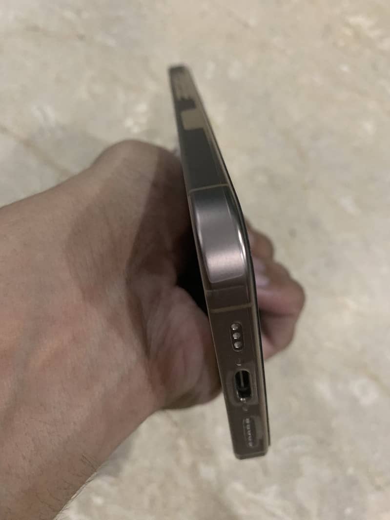Apple iPhone 16 Pro 5