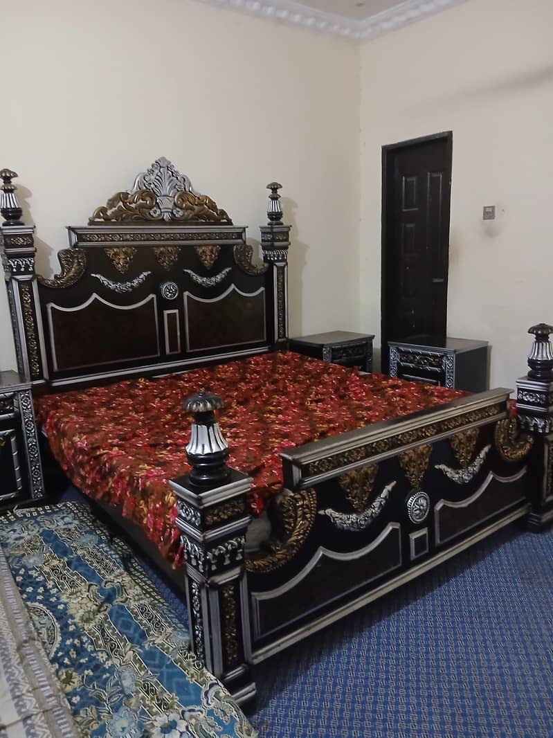 Bed, 2 Side Tables & Dressing 1