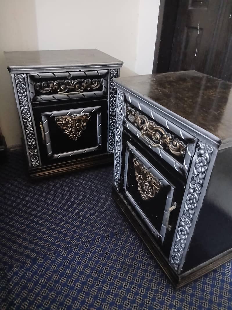 Bed, 2 Side Tables & Dressing 2