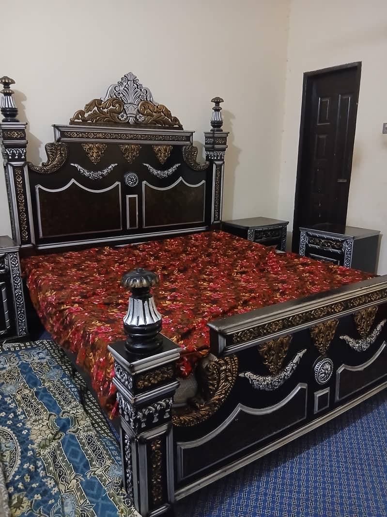 Bed, 2 Side Tables & Dressing 3