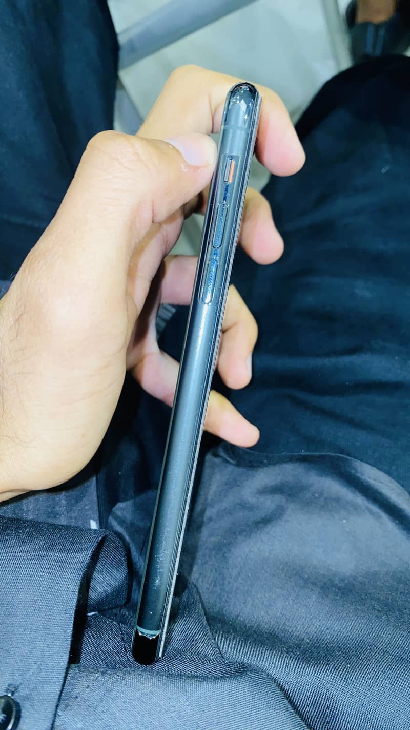 Apple iPhone 11 Pro Max 1