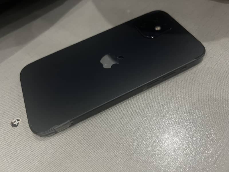 Apple iPhone 12 4