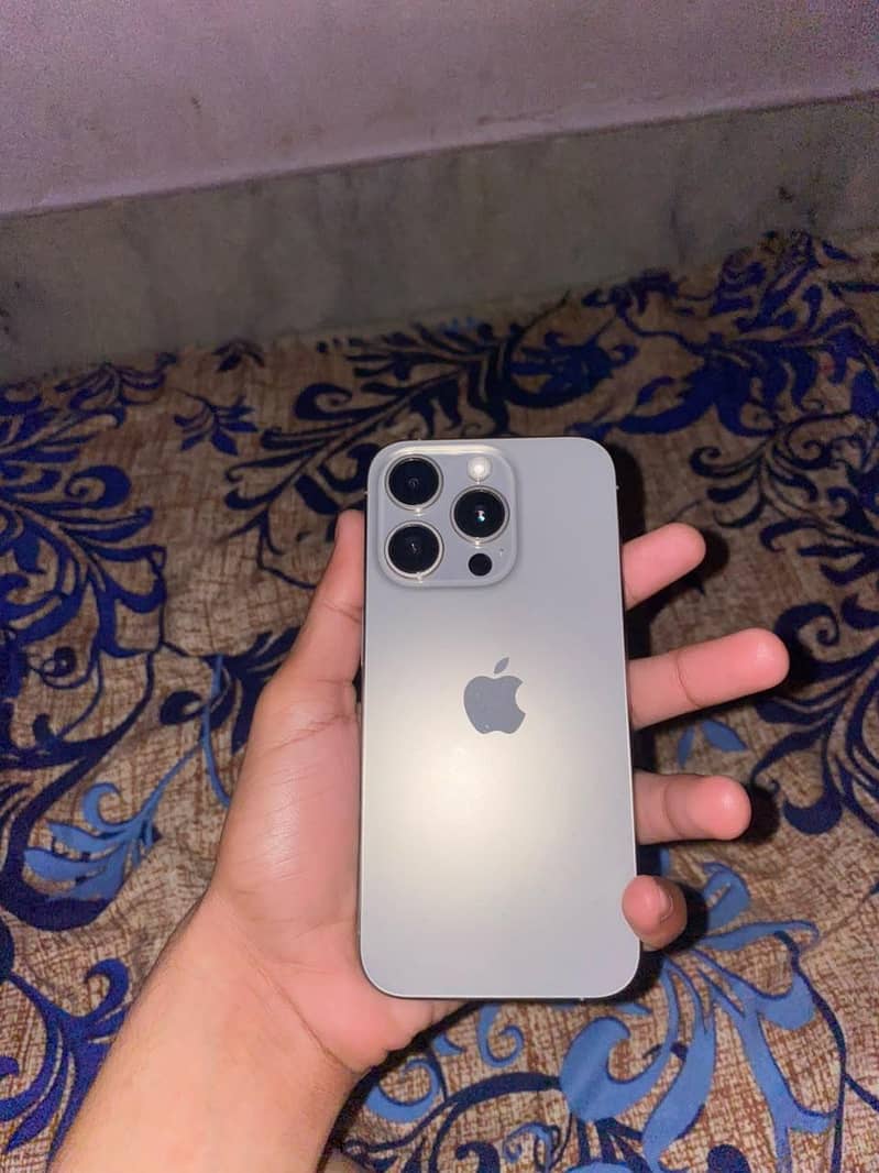 Apple iPhone 15 Pro 0
