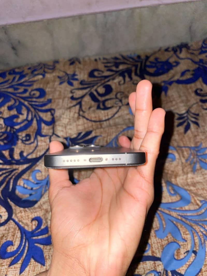 Apple iPhone 15 Pro 2