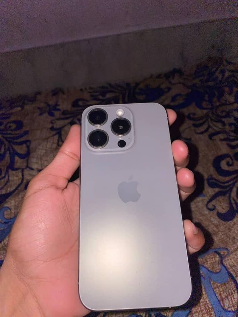 Apple iPhone 15 Pro 4